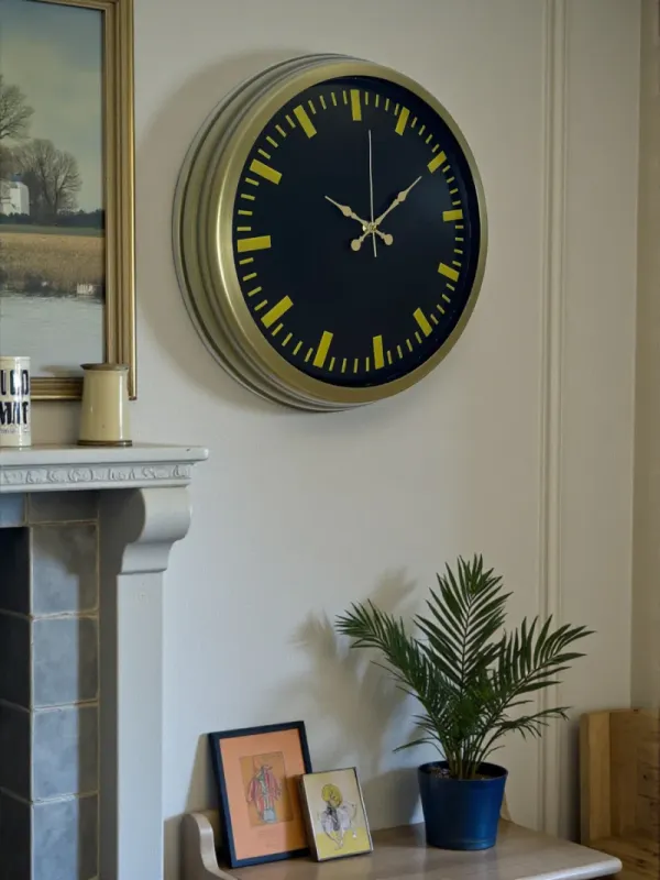 Retro Görünümlü Eskitme Metal Duvar Saati 40 cm · Model 4088E