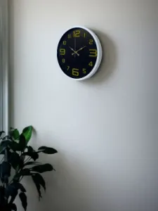 Beyaz Plastik Duvar Saati 36 cm · Model PP-3610W