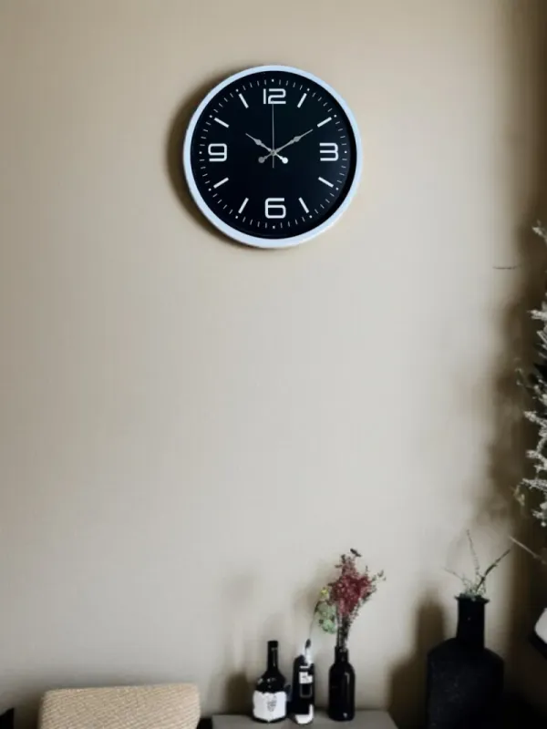 Beyaz Plastik Duvar Saati 36 cm · Model PP-3645W
