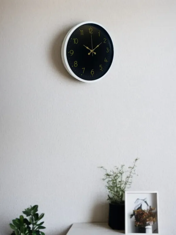 Beyaz Plastik Duvar Saati 36 cm · Model PP-3646W