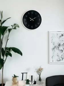 Beyaz Plastik Duvar Saati 36 cm · Model PP-3647W