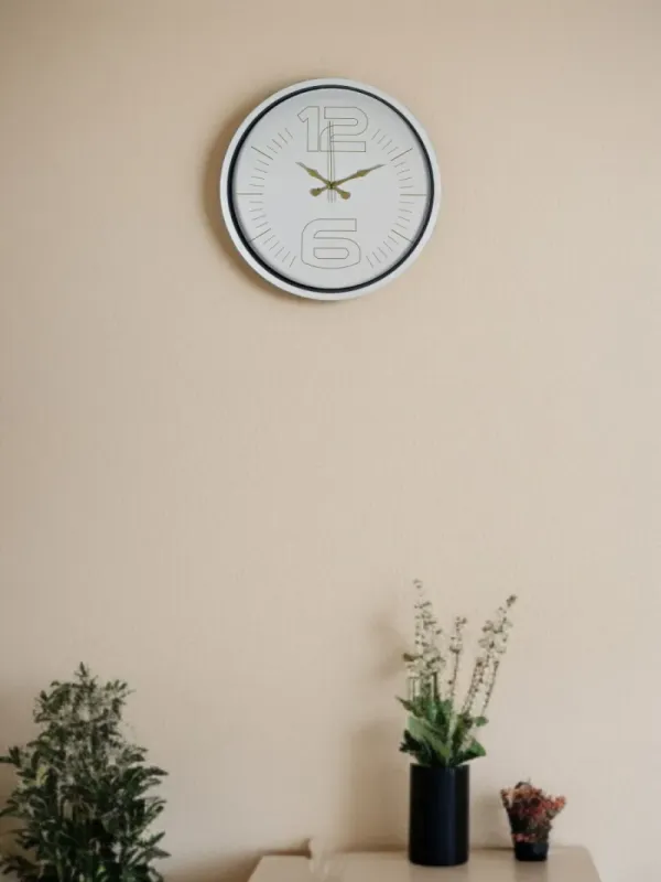 Beyaz Plastik Duvar Saati 36 cm · Model PP-3648W