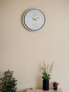 Beyaz Plastik Duvar Saati 36 cm · Model PP-3648W