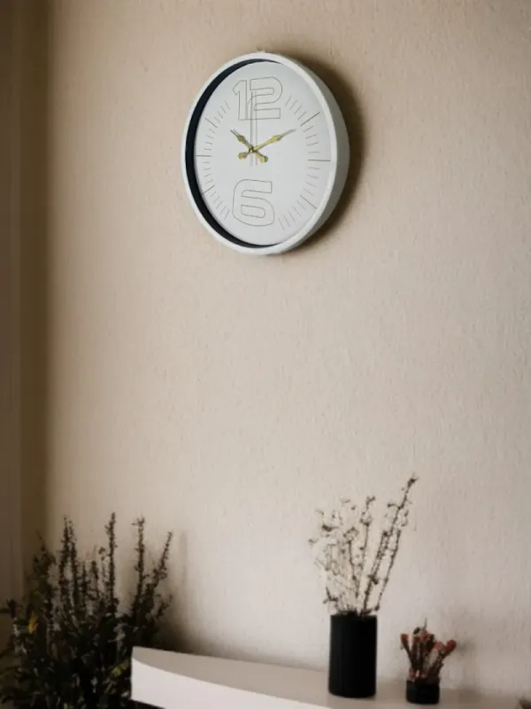 Beyaz Plastik Duvar Saati 36 cm · Model PP-3648W
