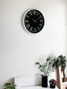 Roma Rakamlı Beyaz Plastik Duvar Saati 36 cm · Model PP-3651W