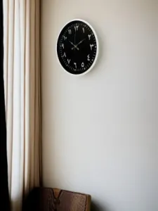 Beyaz Plastik Duvar Saati 36 cm · Model PP-3692W
