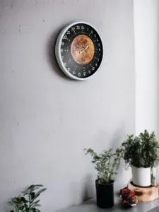 Göstergeli Beyaz Plastik Duvar Saati 36 cm · Model PP-3695W