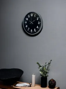 Gri Plastik Duvar Saati 36 cm · Model PP-3631K