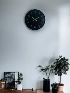 Gri Plastik Duvar Saati 36 cm · Model PP-3647K