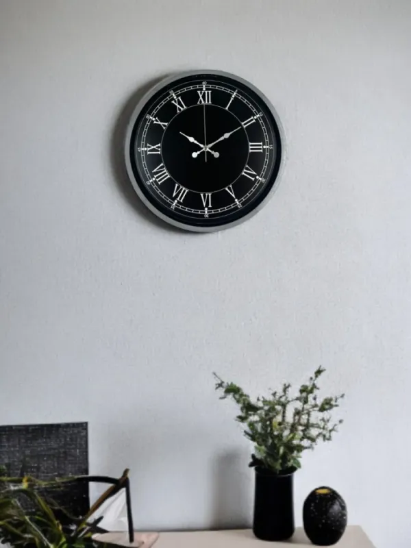 Roma Rakamlı Gri Plastik Duvar Saati 36 cm · Model PP-3651K