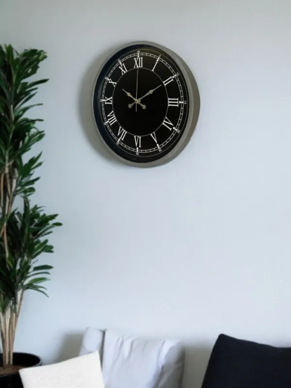 Roma Rakamlı Gri Plastik Duvar Saati 36 cm · Model PP-3651K