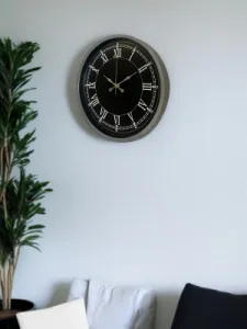 Roma Rakamlı Gri Plastik Duvar Saati 36 cm · Model PP-3651K