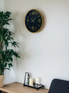 Kahverengi Plastik Duvar Saati 36 cm · Model PP-3644I