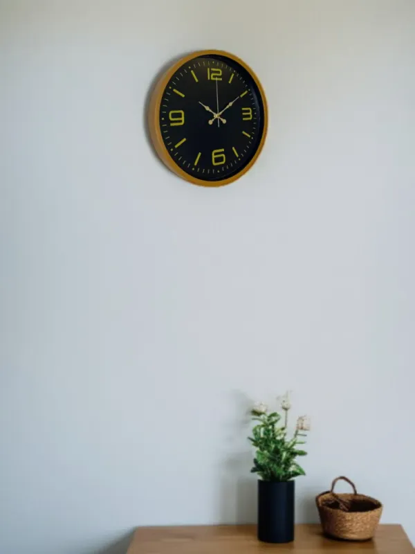 Kahverengi Plastik Duvar Saati 36 cm · Model PP-3644I
