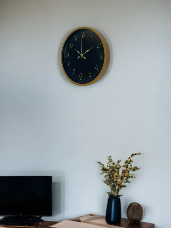 Kahverengi Plastik Duvar Saati 36 cm · Model PP-3646I
