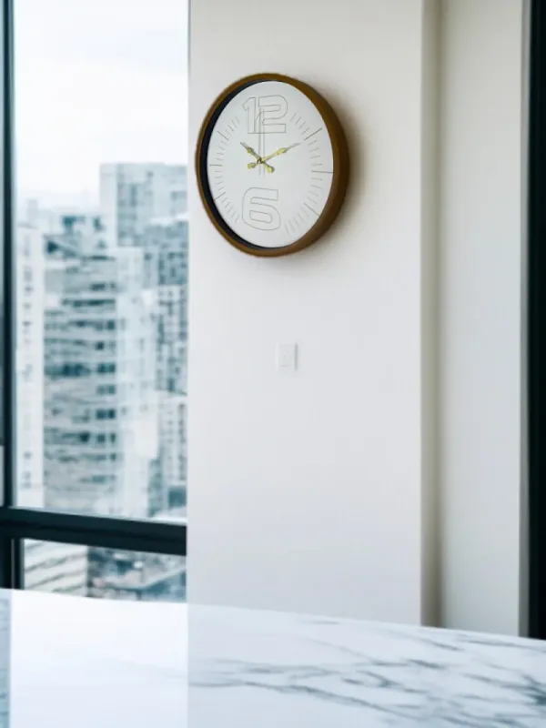 Kahverengi Plastik Duvar Saati 36 cm · Model PP-3648I