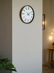 Roma Rakamlı Kahverengi Plastik Duvar Saati 36 cm · Model PP-3654I