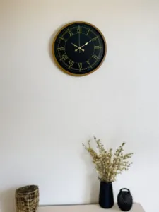 Roma Rakamlı Kahverengi Plastik Duvar Saati 36 cm · Model PP-3672I
