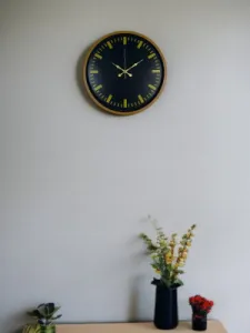 Kahverengi Plastik Duvar Saati 36 cm · Model PP-3688I