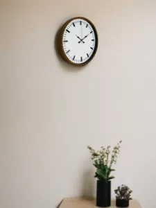 Kahverengi Plastik Duvar Saati 36 cm · Model PP-3689I