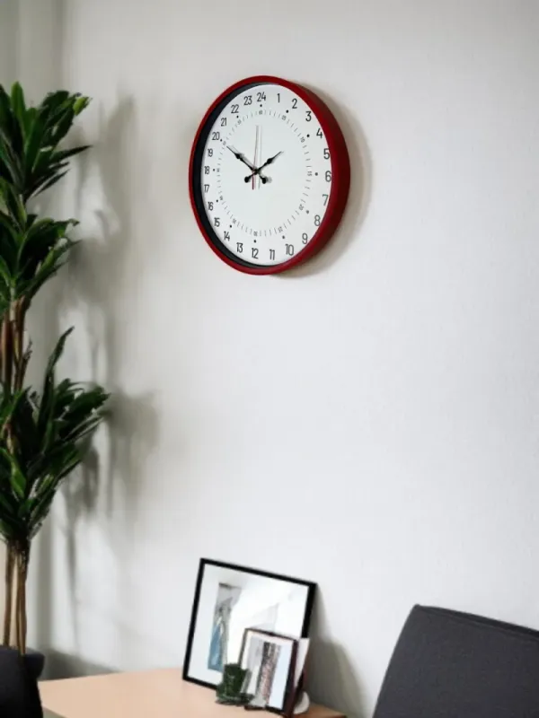 Göstergeli Kırmızı Plastik Duvar Saati 36 cm · Model PP-3697R
