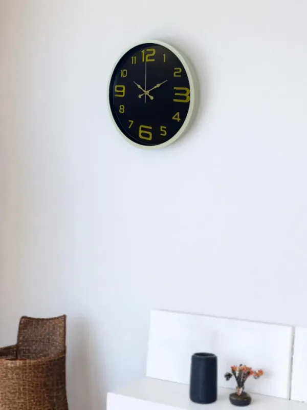 Krem Plastik Duvar Saati 36 cm · Model PP-3610X