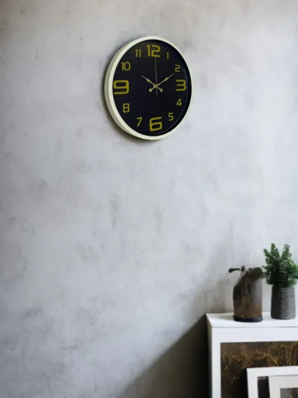 Krem Plastik Duvar Saati 36 cm · Model PP-3610X