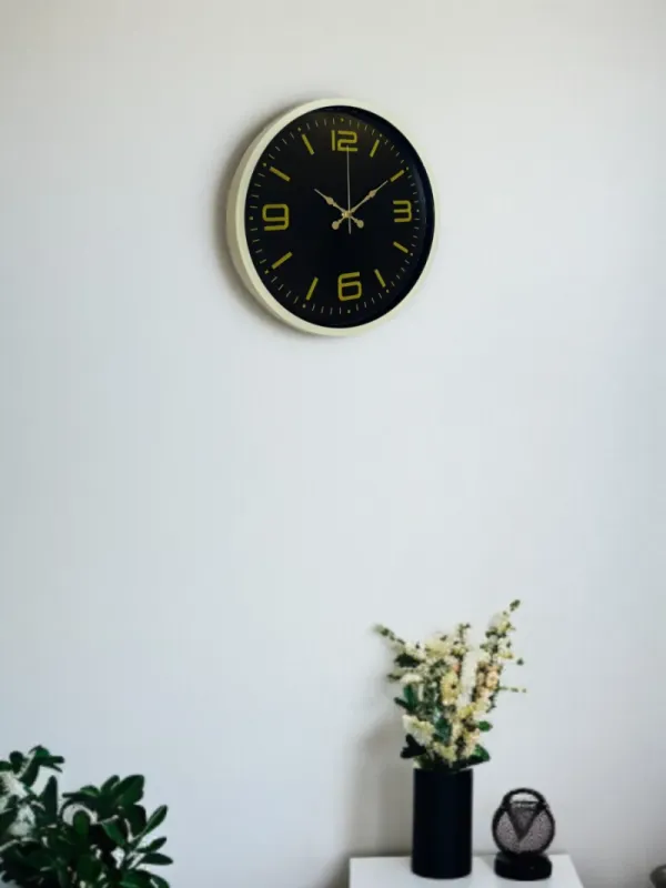 Krem Plastik Duvar Saati 36 cm · Model PP-3644X