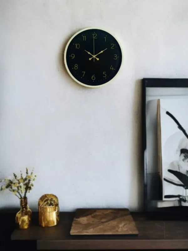 Krem Plastik Duvar Saati 36 cm · Model PP-3646X