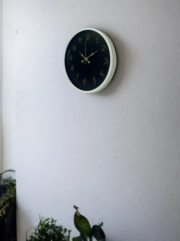 Krem Plastik Duvar Saati 36 cm · Model PP-3646X