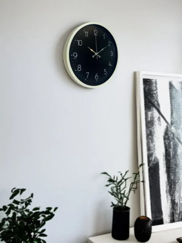 Krem Plastik Duvar Saati 36 cm · Model PP-3647X