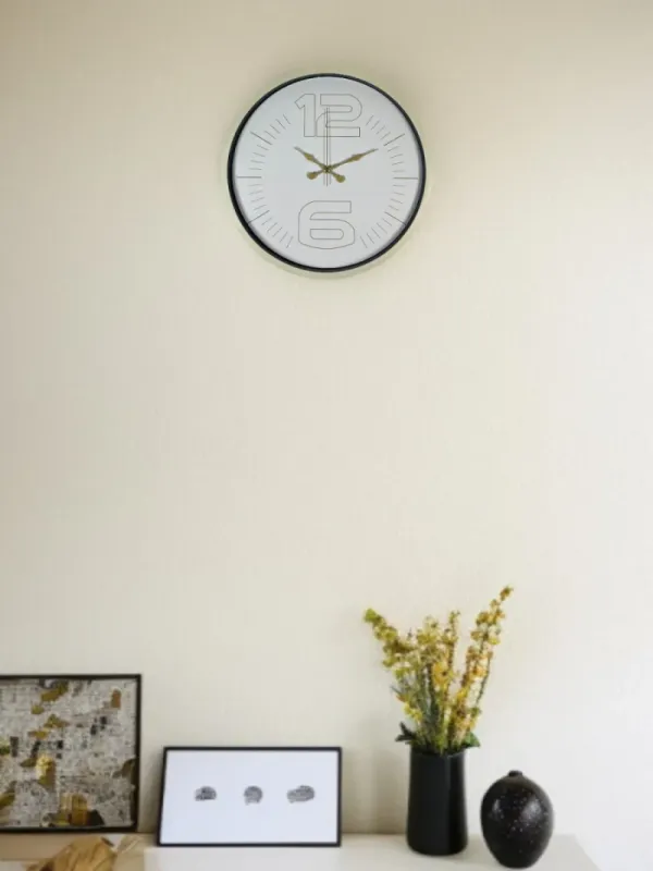 Krem Plastik Duvar Saati 36 cm · Model PP-3648X