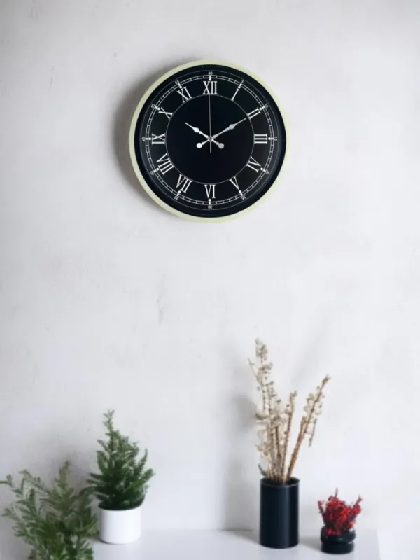 Roma Rakamlı Krem Plastik Duvar Saati 36 cm · Model PP-3651X