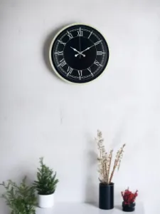 Roma Rakamlı Krem Plastik Duvar Saati 36 cm · Model PP-3651X