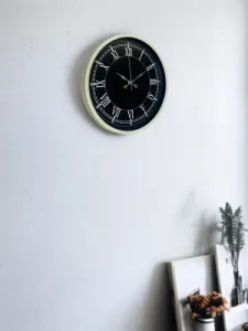 Roma Rakamlı Krem Plastik Duvar Saati 36 cm · Model PP-3651X