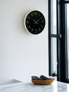 Krem Plastik Duvar Saati 36 cm · Model PP-3691X