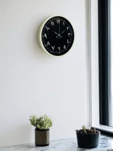 Krem Plastik Duvar Saati 36 cm · Model PP-3692X