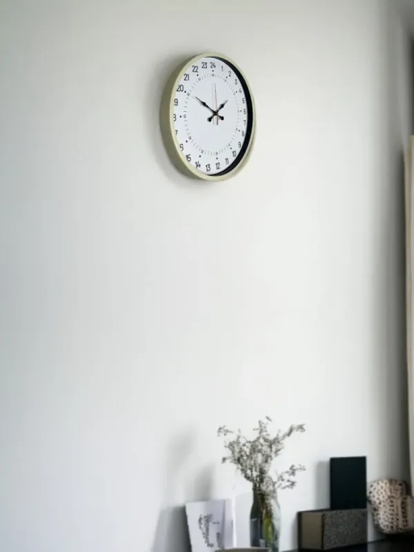 Göstergeli Krem Plastik Duvar Saati 36 cm · Model PP-3697X