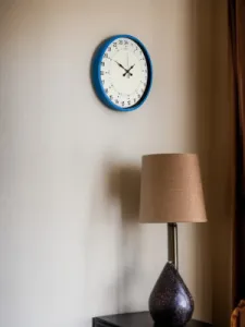 Göstergeli Mavi Plastik Duvar Saati 36 cm · Model PP-3697M