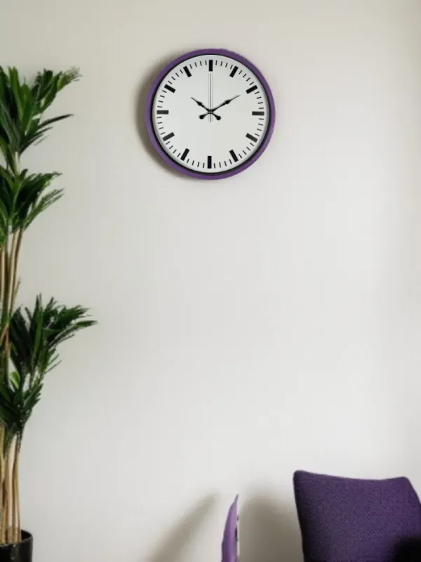 Mor Plastik Duvar Saati 36 cm · Model PP-3689Z