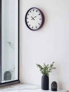 Mor Plastik Duvar Saati 36 cm · Model PP-3689Z