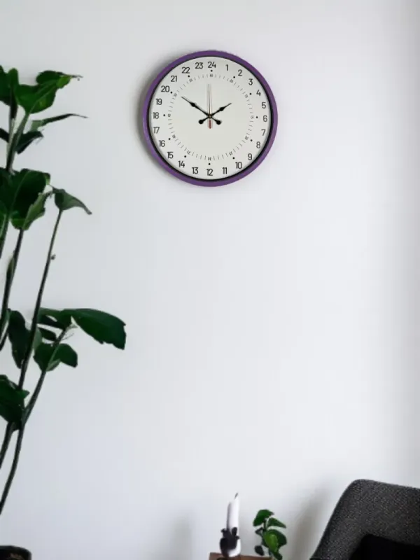 Göstergeli Mor Plastik Duvar Saati 36 cm · Model PP-3697Z