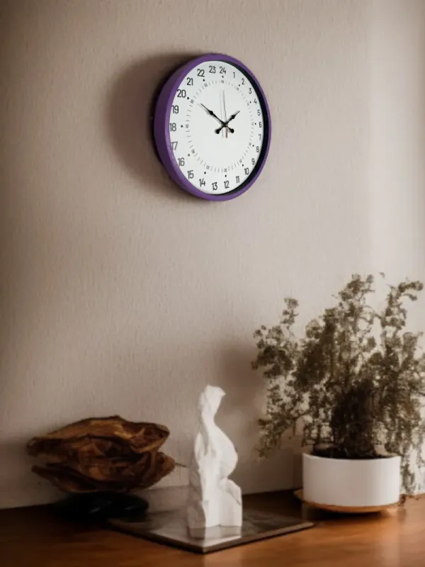 Göstergeli Mor Plastik Duvar Saati 36 cm · Model PP-3697Z