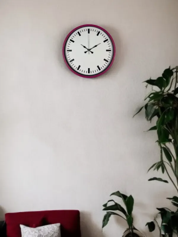 Pembe Plastik Duvar Saati 36 cm · Model PP-3689P