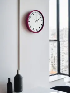Pembe Plastik Duvar Saati 36 cm · Model PP-3689P