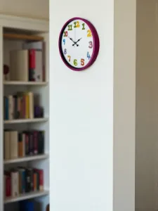 Çocuk Odası Pembe Plastik Duvar Saati 36 cm · Model PP-3694P
