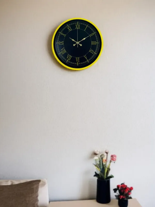 Roma Rakamlı Sarı Plastik Duvar Saati 36 cm · Model PP-3672G