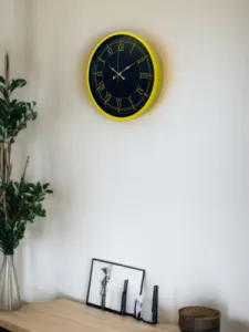 Roma Rakamlı Sarı Plastik Duvar Saati 36 cm · Model PP-3672G