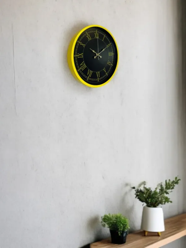 Roma Rakamlı Sarı Plastik Duvar Saati 36 cm · Model PP-3672G