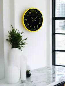 Roma Rakamlı Sarı Plastik Duvar Saati 36 cm · Model PP-3691Y